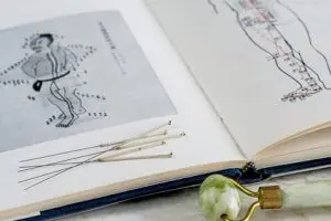 Praxis Dr. Laber: Ihr Spezialist für Traditionelle Chinesische Medizin (TCM) in Salzburg 2 Behandlung von Dr. Laber