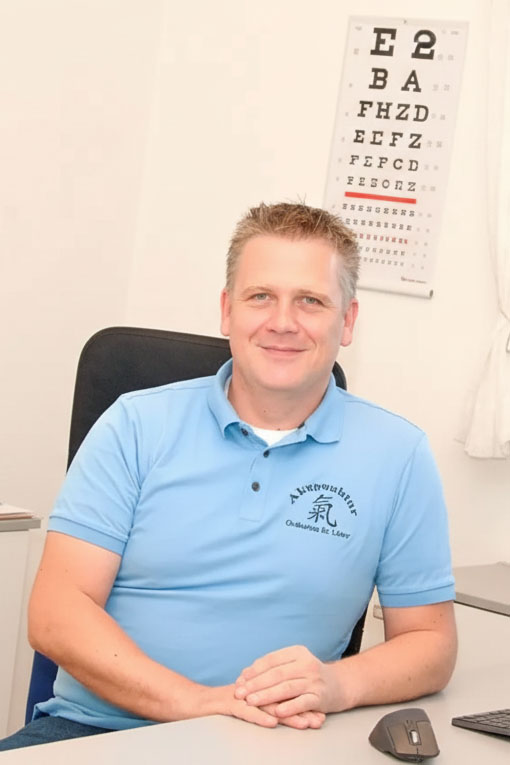 Team - Akupunktur und TCM Salzburg 1 Dr. med. univ. Philipp Laber in seiner Akupunktur & TCM Ordination in Salzburg